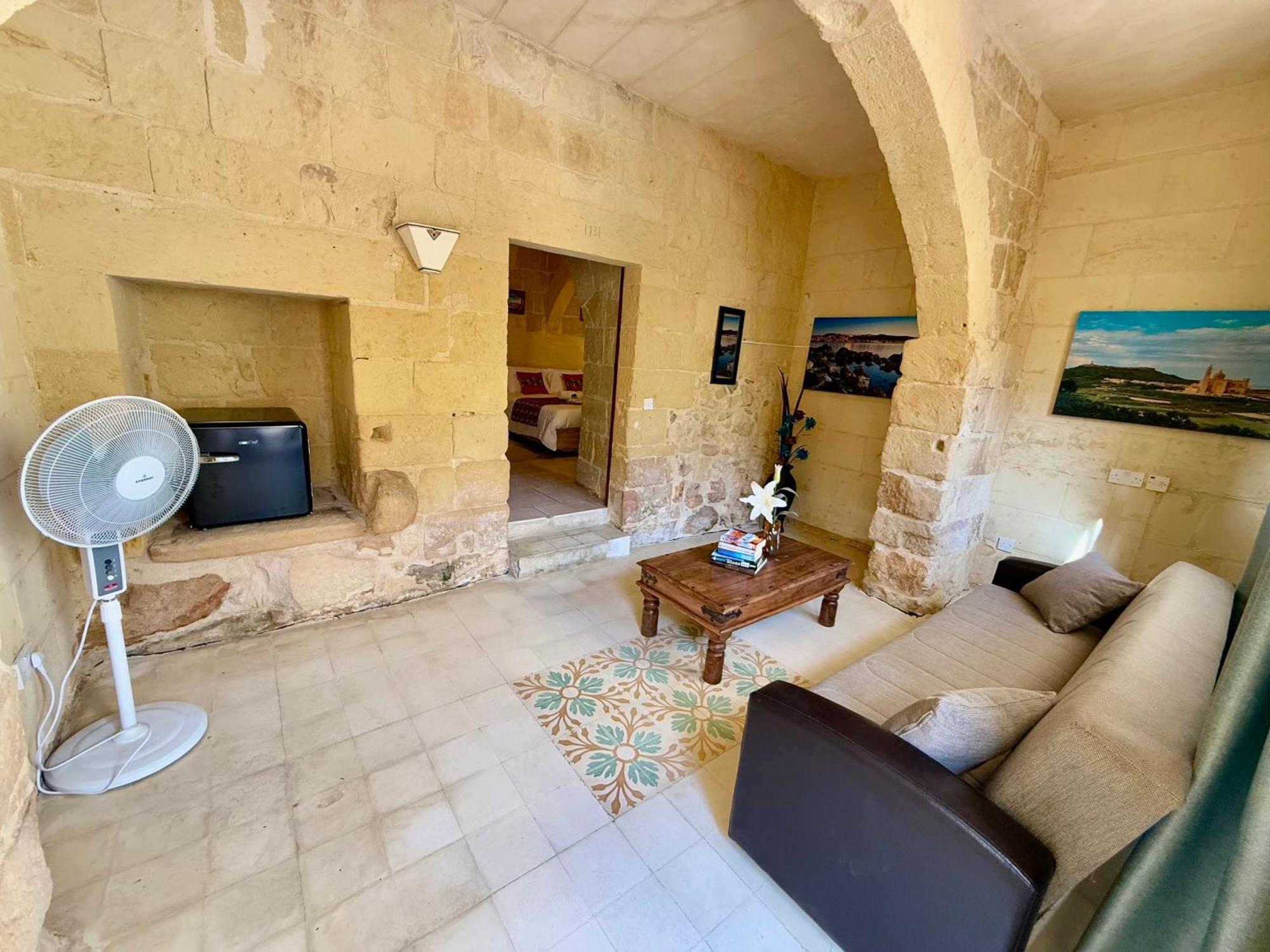Ta' Matmura B&B Għarb Екстериор снимка